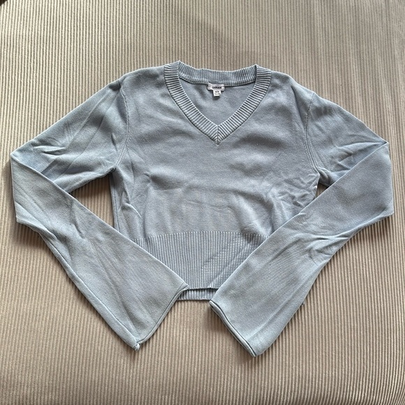 Cropped powder blue sweater - Picture 1 of 4